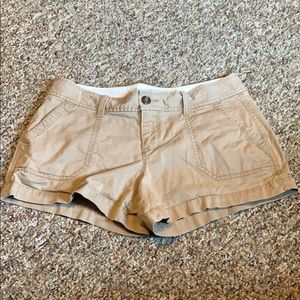 Old Navy Khaki Shorts Women’s Size 6